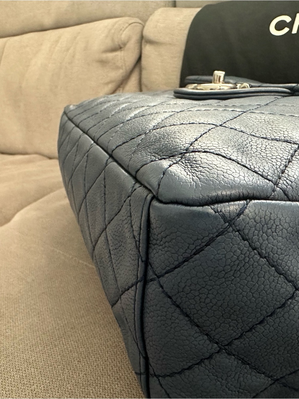 CHANEL Blue soft caviar skin maxi jumbo 34 - single flap - Picture 11 of 15